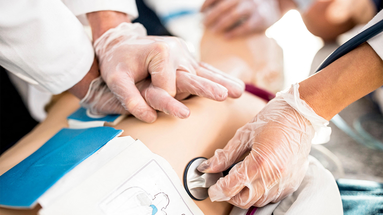 122827