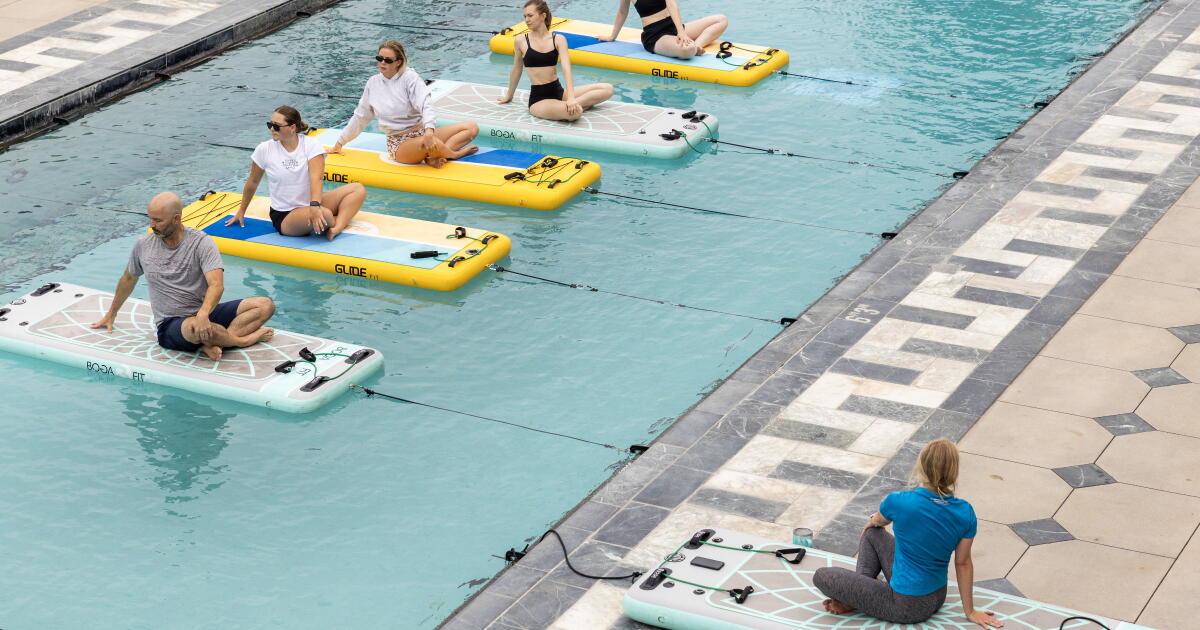 1557319 wk floating fitness aj 002