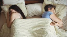 221107142936 01 couple bored in bed stock hp video