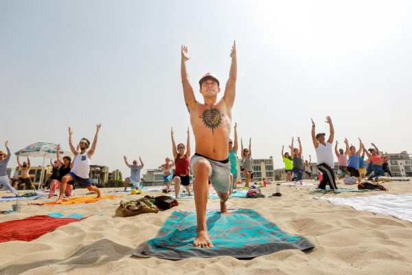 2473649 la he beach yoga bwd6b