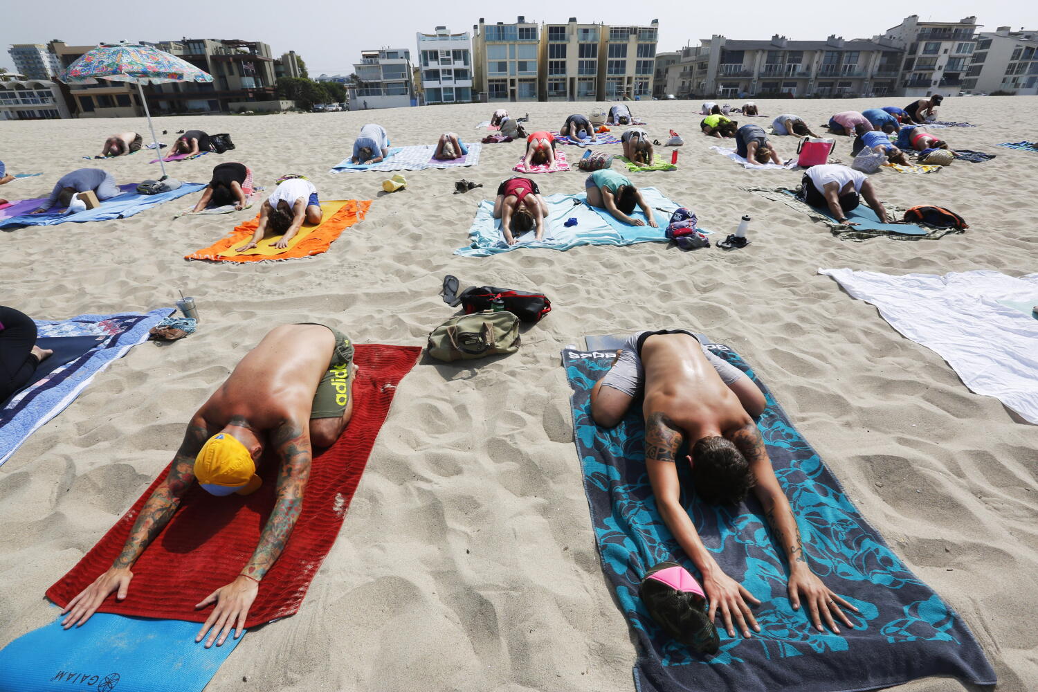 2473649 la he beach yoga bwd2