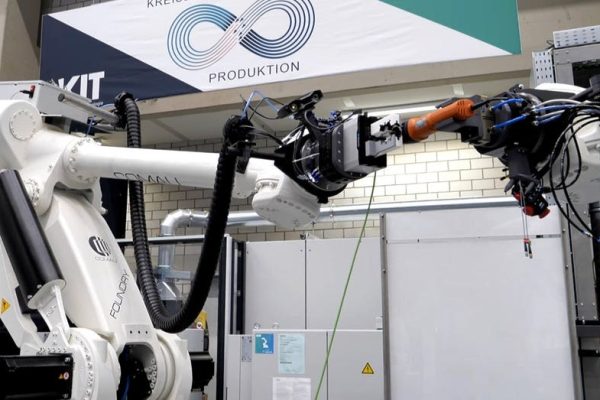 robot dismantles machines 2