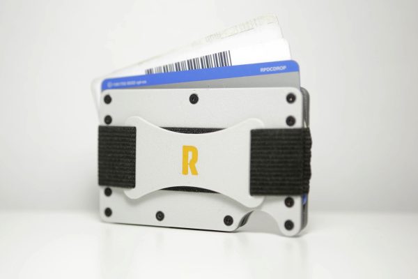 rim wallet with cards peeking out by mm printing on makerworld jpg copy